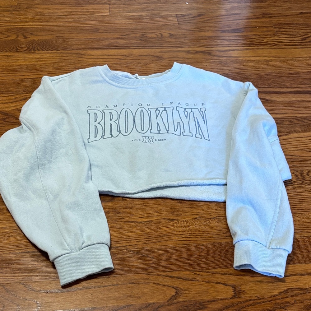 Garage cropped Light Blue Brooklyn Sweatshirt
